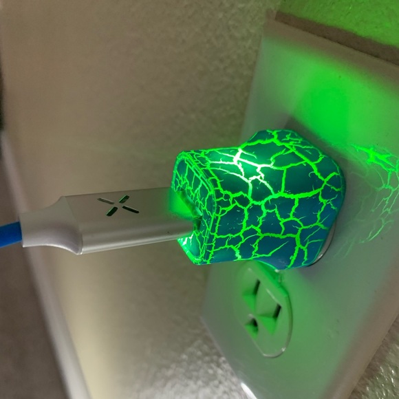 Blue Responsive (iPhone) Car Charger With Free Power Block - Picture 3 of 8